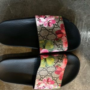Gucci floral size 35 (4.5 us) slides.